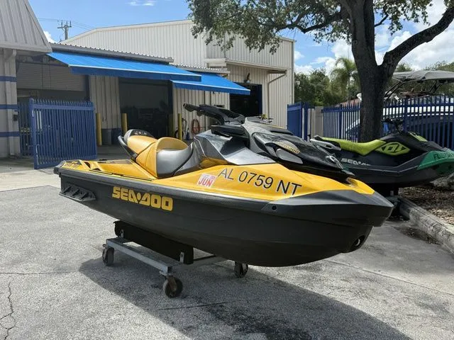 Slide: The Image of Sea-Doo GTR 230 2023 - 5