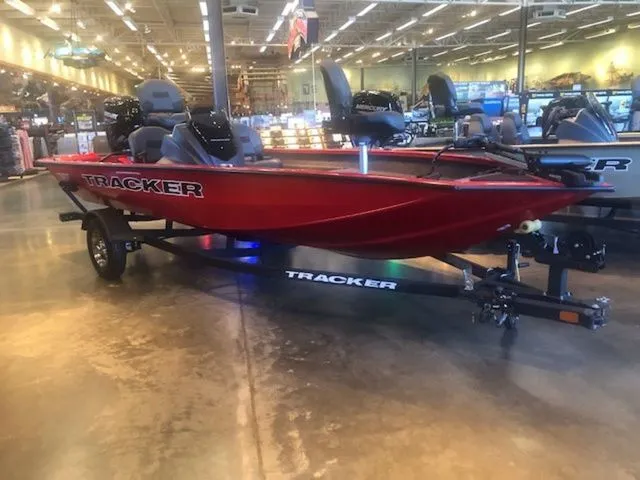 The Image of Tracker Pro Team 175 TF 2026 - 1