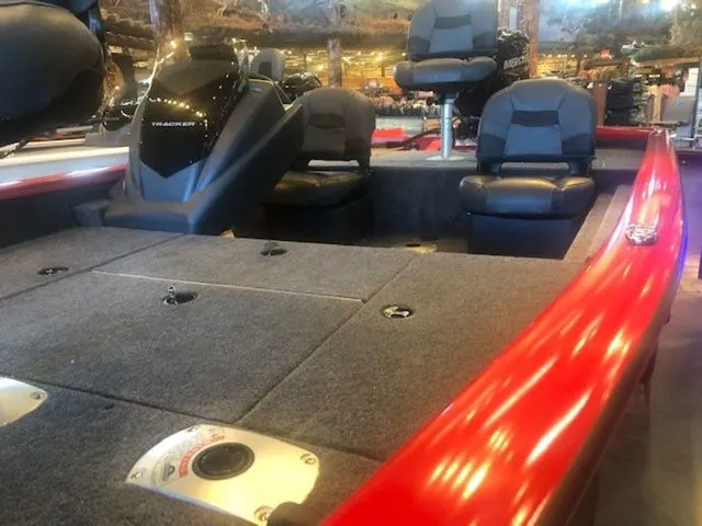 Slide: The Image of Tracker Pro Team 175 TF 2026 - 19