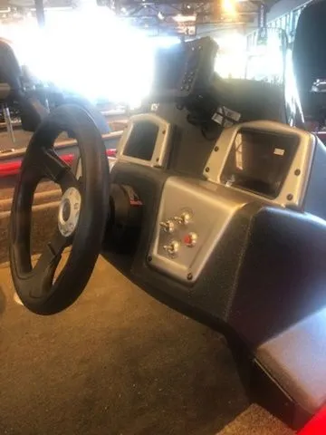 Slide: The Image of Tracker Pro Team 175 TF 2026 - 8