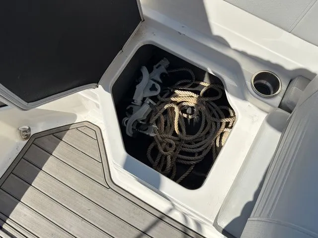 Slide: The Image of Sea Ray SPX 210 Outboard 2020 - 11