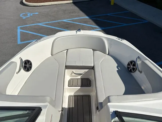 Slide: The Image of Sea Ray SPX 210 Outboard 2020 - 19