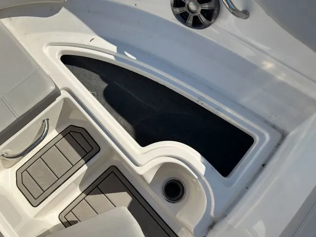 Slide: The Image of Sea Ray SPX 210 Outboard 2020 - 21