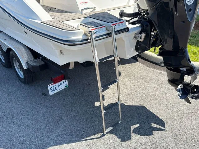 Slide: The Image of Sea Ray SPX 210 Outboard 2020 - 3