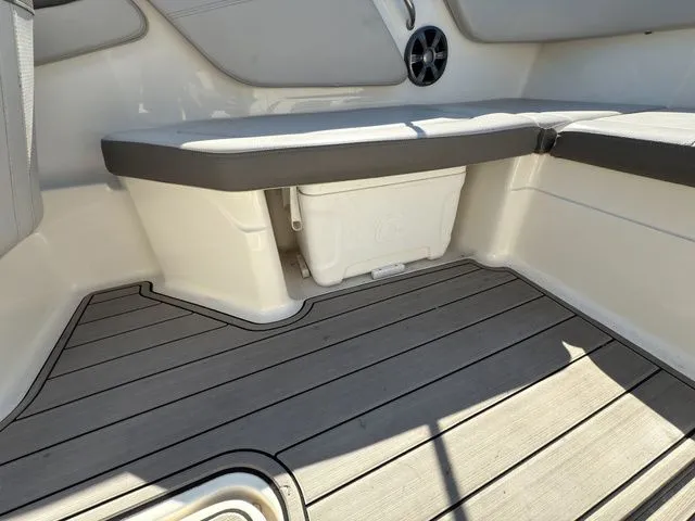 Slide: The Image of Sea Ray SPX 210 Outboard 2020 - 7