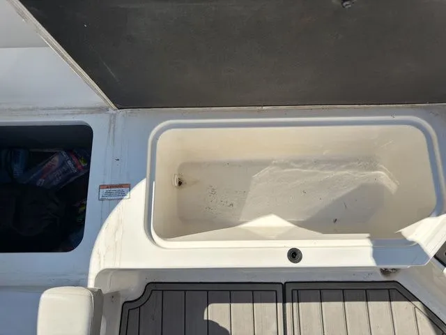 Slide: The Image of Sea Ray SPX 210 Outboard 2020 - 8