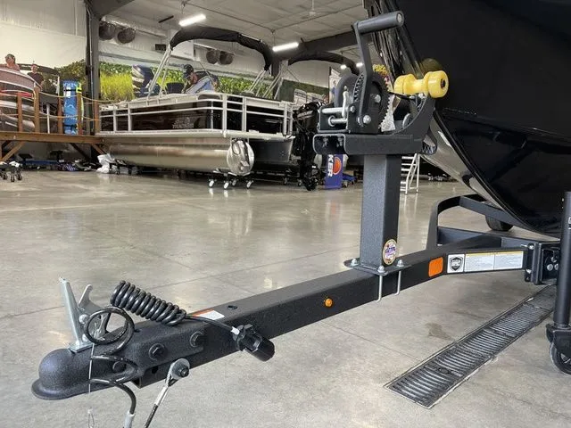 Slide: The Image of Tracker Super Guide V-16 SC 2026 - 10