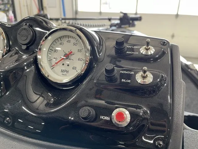 Slide: The Image of Tracker Super Guide V-16 SC 2026 - 20