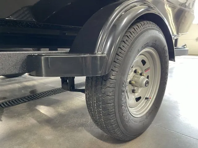 Slide: The Image of Tracker Super Guide V-16 SC 2026 - 5