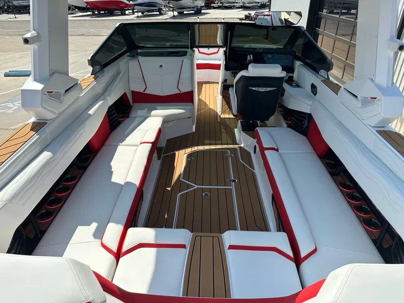 Slide: The Image of Nautique G25 2026 - 14