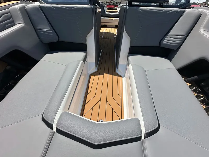 Slide: The Image of Nautique G25 2026 - 25