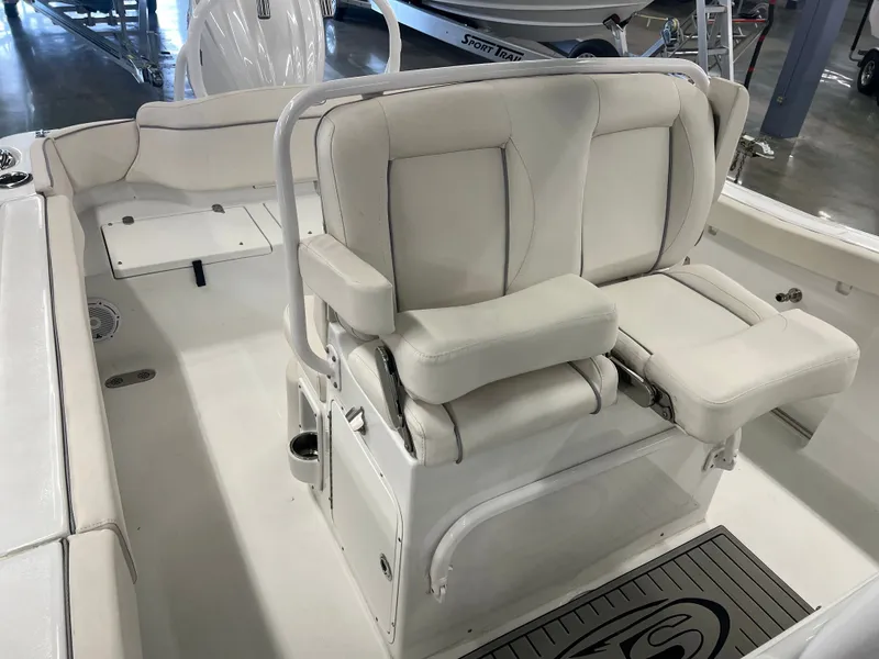 Slide: The Image of Sea Hunt Ultra 255 SE 2023 - 10