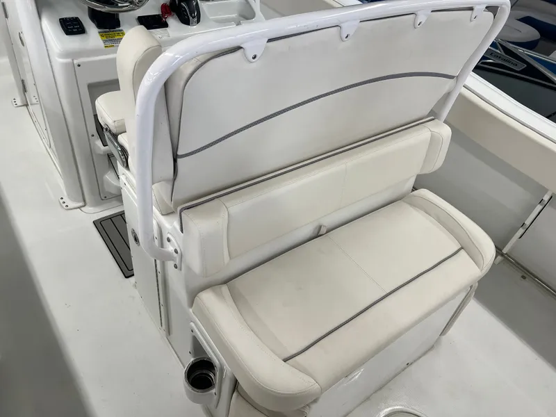 Slide: The Image of Sea Hunt Ultra 255 SE 2023 - 8