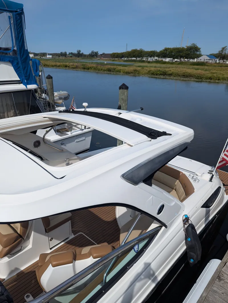 Slide: The Image of Sea Ray SLX 350 2015 - 11