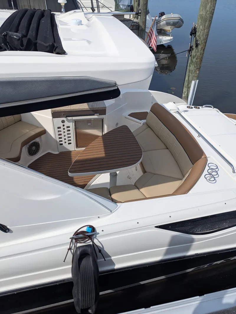 Slide: The Image of Sea Ray SLX 350 2015 - 12