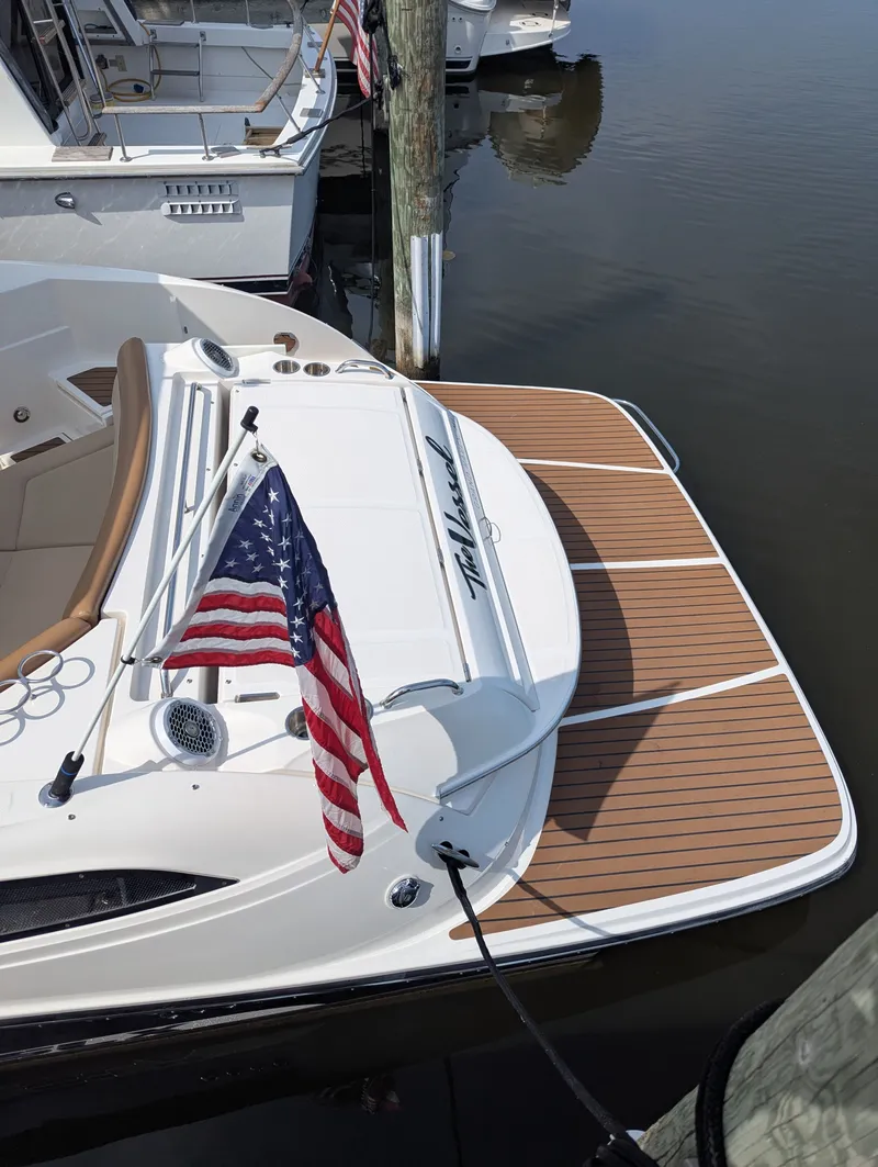 Slide: The Image of Sea Ray SLX 350 2015 - 13