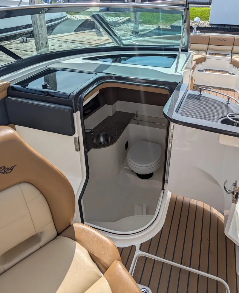 Slide: The Image of Sea Ray SLX 350 2015 - 16