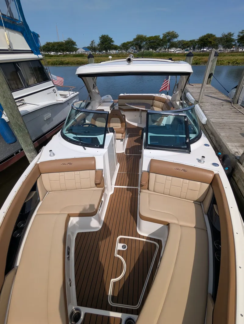 Slide: The Image of Sea Ray SLX 350 2015 - 2