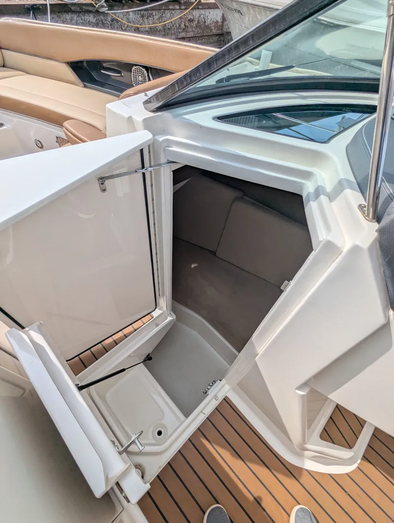 Slide: The Image of Sea Ray SLX 350 2015 - 20