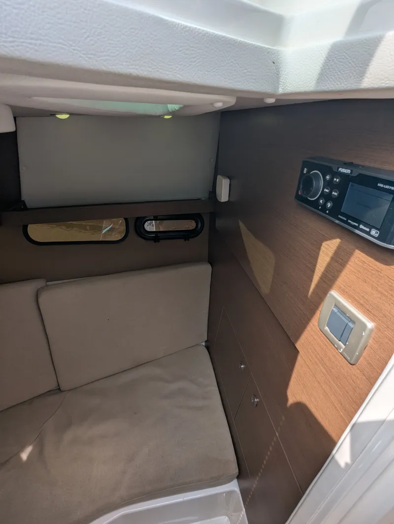 Slide: The Image of Sea Ray SLX 350 2015 - 21