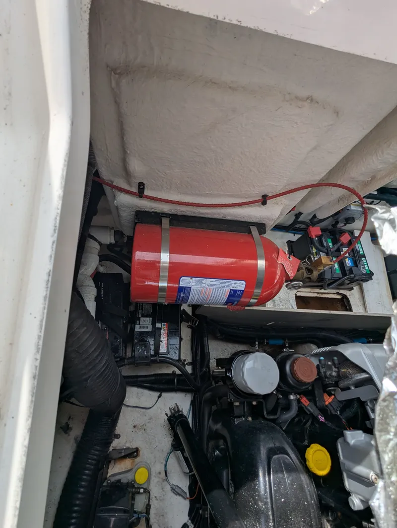 Slide: The Image of Sea Ray SLX 350 2015 - 25