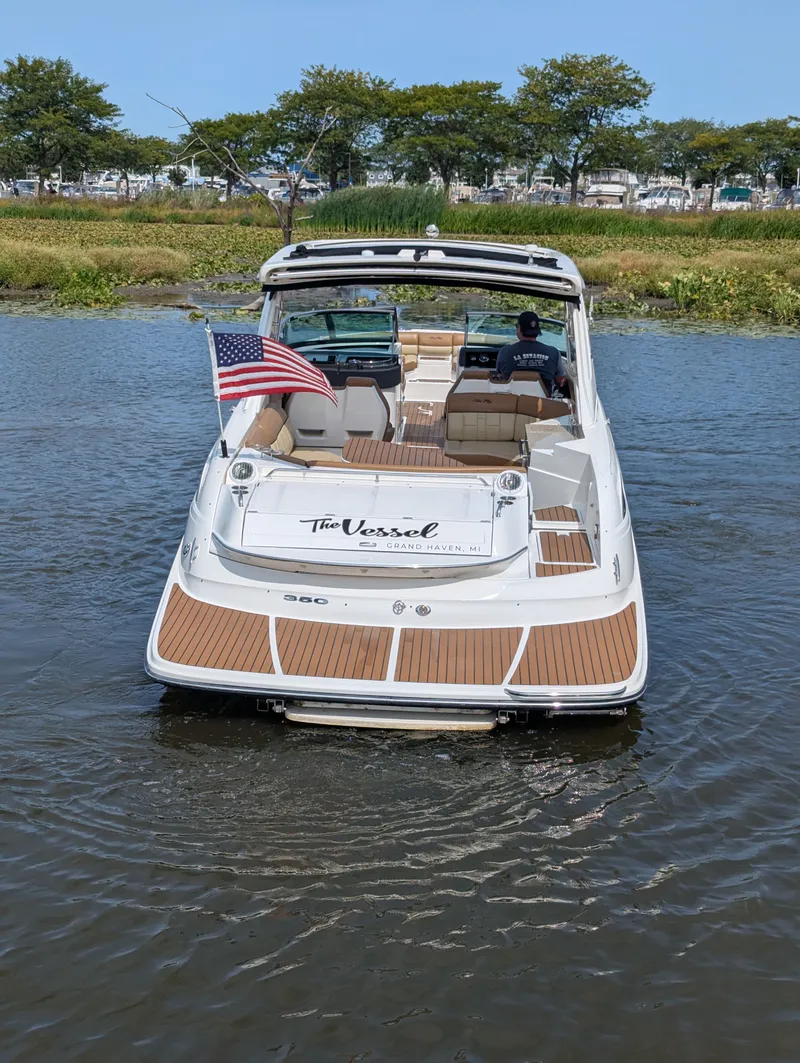 Slide: The Image of Sea Ray SLX 350 2015 - 6