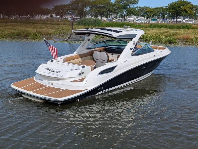 Slide: The Image of Sea Ray SLX 350 2015 - 8