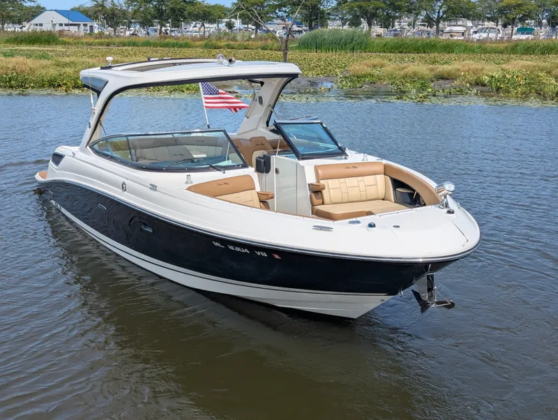 Slide: The Image of Sea Ray SLX 350 2015 - 9