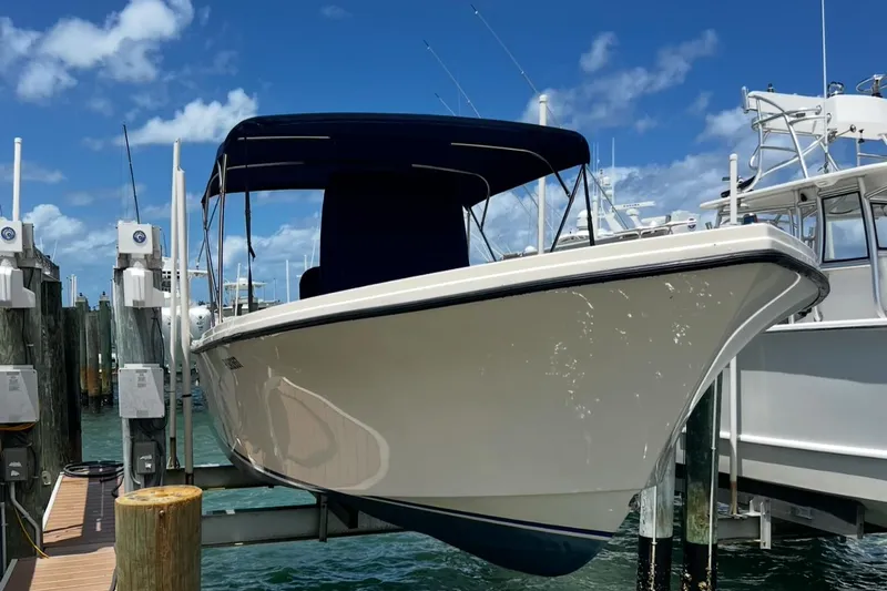 The Image of 2002 Parker 2500 Special Edition boat docked under blue sky. - 0