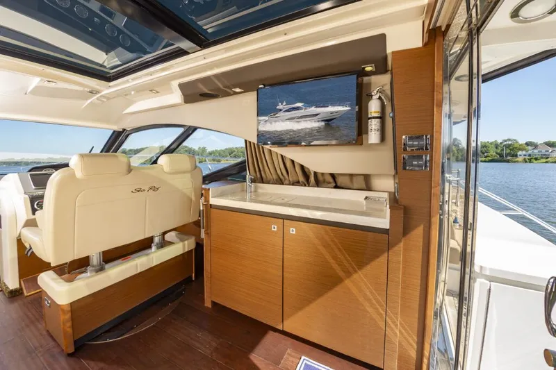 Slide: The Image of Sea Ray 510 Sundancer 2014 - 19