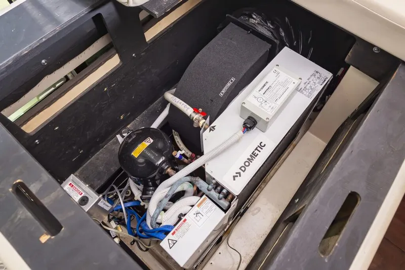 Slide: The Image of Sea Ray 510 Sundancer 2014 - 29