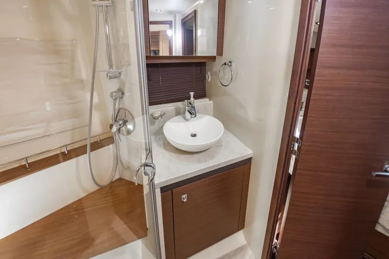 Slide: The Image of Sea Ray 510 Sundancer 2014 - 42