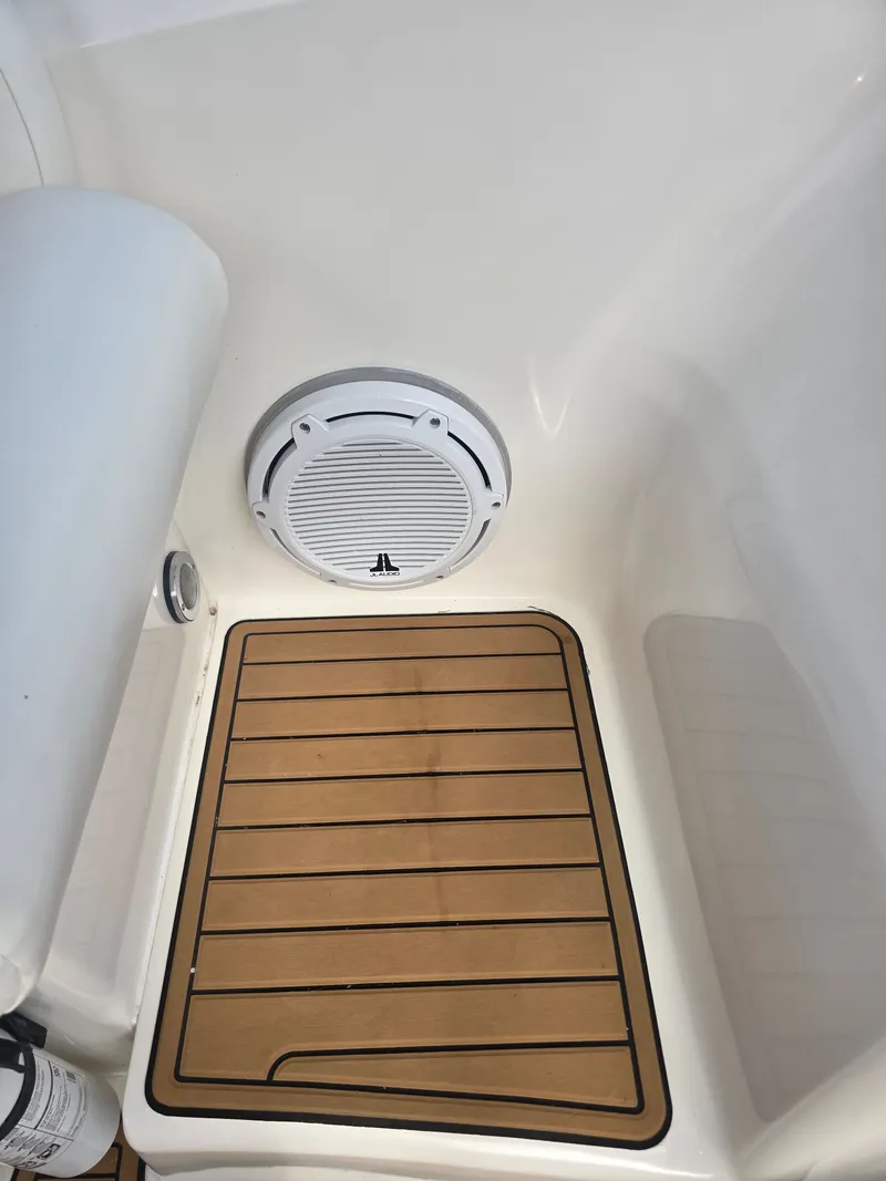 Slide: The Image of Sea Ray 340 Sundancer 2003 - 8