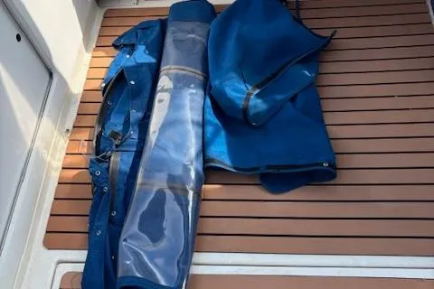 Slide: The Image of Blue boat cover on deck of 1992 Sea Ray 330 Sundancer. - 10