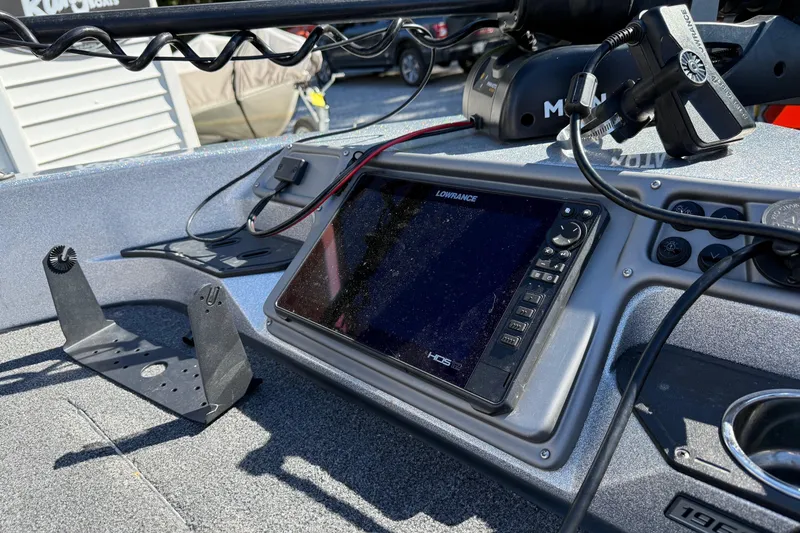 Slide: The Image of Dashboard of 2023 Ranger 1850 Reata with Lowrance HDS-12 fishfinder and control panel. - 8