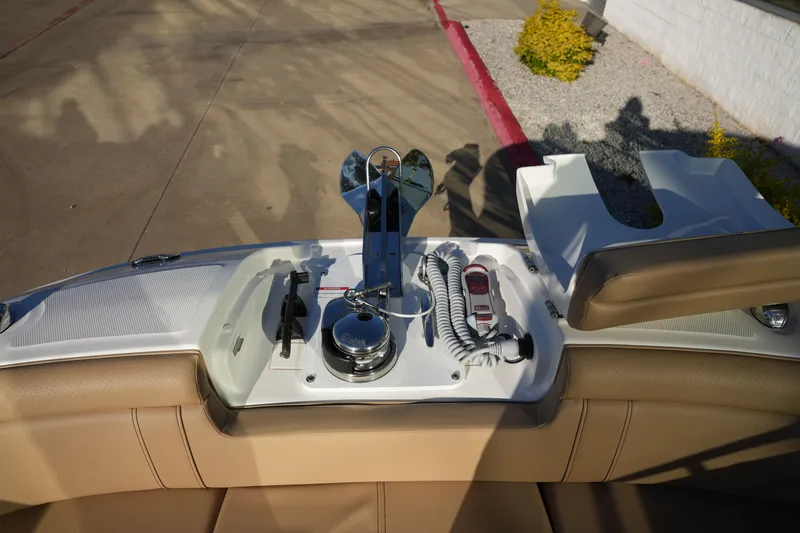 Slide: The Image of Sea Ray SDX 290 2026 - 38
