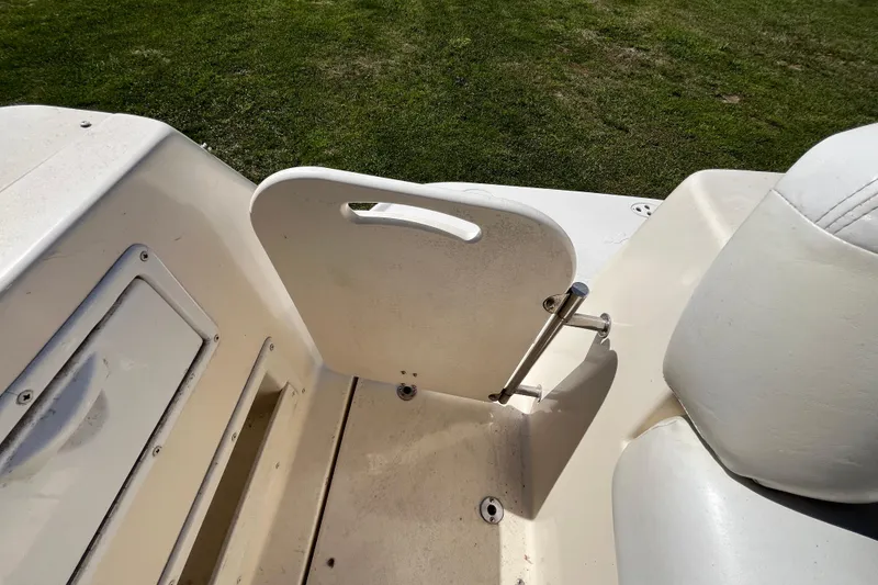 Slide: The Image of Rinker 340 Fiesta Vee 2000 boat interior with open hatch and seating area. - 9