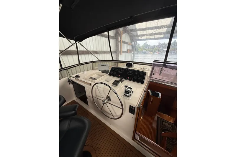 Slide: The Image of 1995 Ocean Alexander 486 yacht helm with steering wheel and navigation instruments. - 16