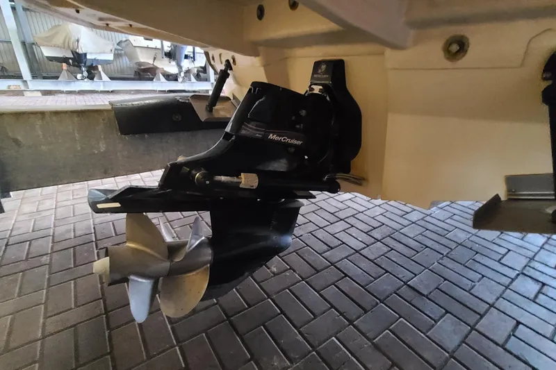 Slide: The Image of 2008 Sea Ray 260 Sundeck MerCruiser engine and propeller on brick surface. - 26