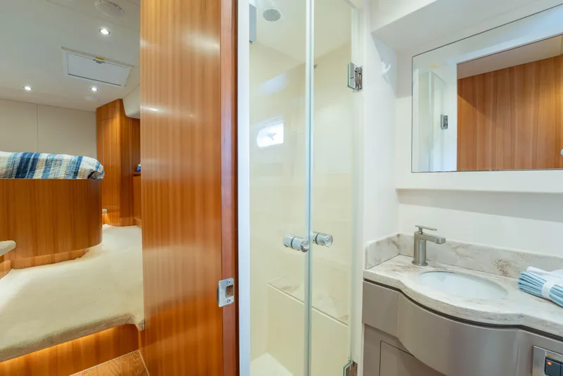 Slide: The Image of Luxurious Horizon PC60 2016 yacht interior with modern bathroom and cozy bedroom. - 28