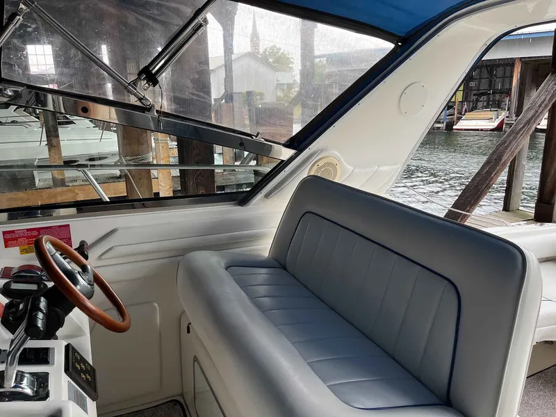 Slide: The Image of Sea Ray 400 Express Cruiser 1996 - 14
