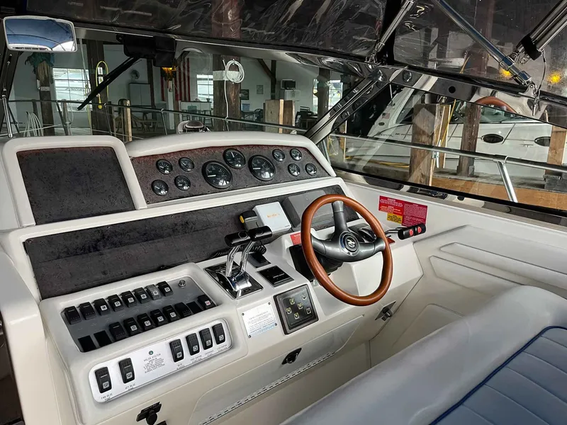 Slide: The Image of Sea Ray 400 Express Cruiser 1996 - 15