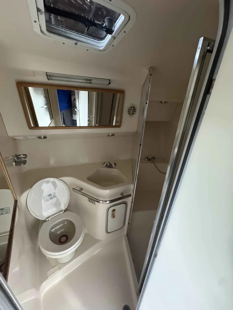 Slide: The Image of Sea Ray 400 Express Cruiser 1996 - 18