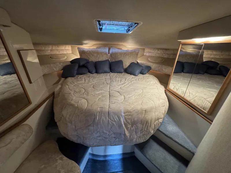 Slide: The Image of Sea Ray 400 Express Cruiser 1996 - 19