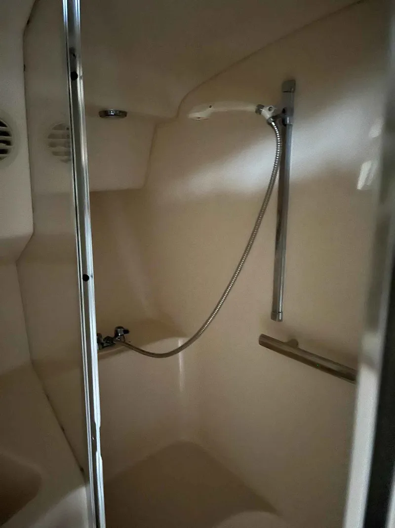 Slide: The Image of Sea Ray 400 Express Cruiser 1996 - 22