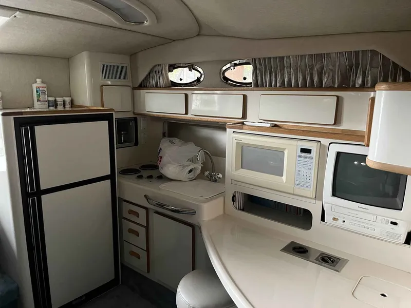 Slide: The Image of Sea Ray 400 Express Cruiser 1996 - 24