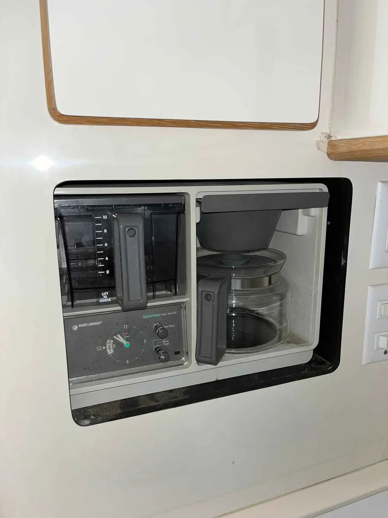 Slide: The Image of Sea Ray 400 Express Cruiser 1996 - 28