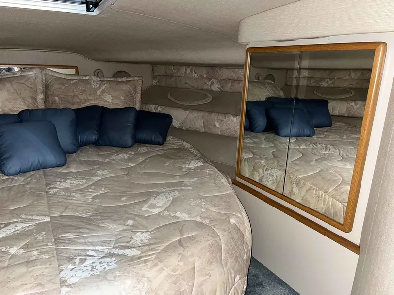 Slide: The Image of Sea Ray 400 Express Cruiser 1996 - 35