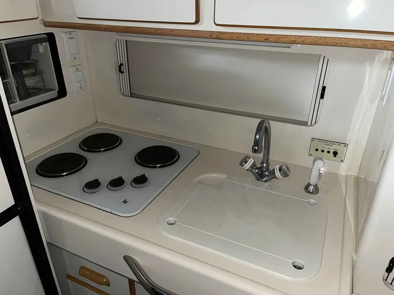 Slide: The Image of Sea Ray 400 Express Cruiser 1996 - 38