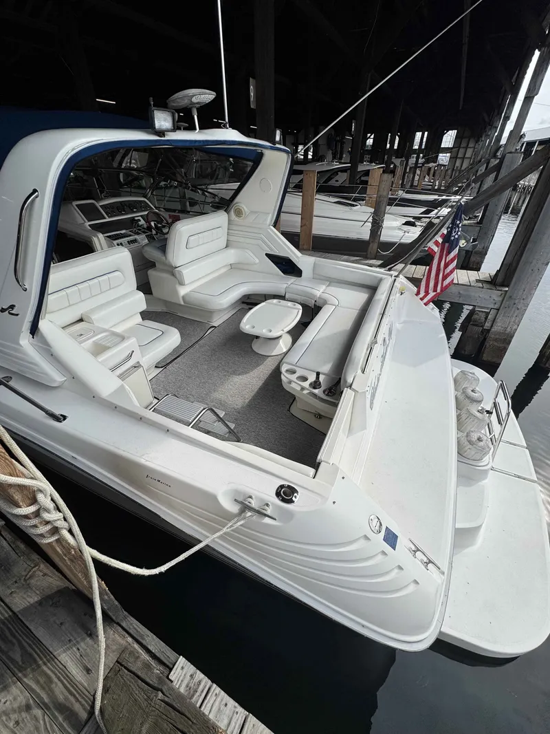Slide: The Image of Sea Ray 400 Express Cruiser 1996 - 9